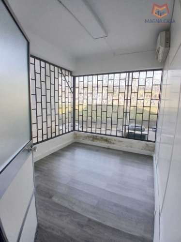 Loja calçada Carriche, Lumiar, Lisboa