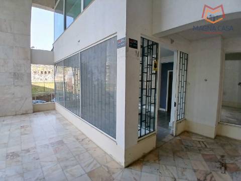 Loja calçada Carriche, Lumiar, Lisboa