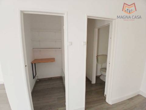 Loja calçada Carriche, Lumiar, Lisboa