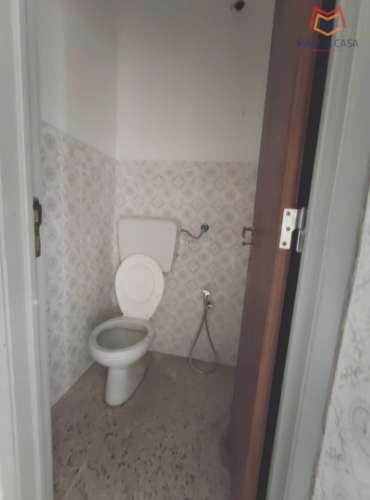 Loja espaçosa e versátil para comércio com acesso direto para veículos, Agualva, Sintra.