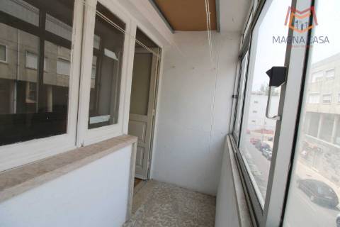 Apartamento T3 para Renovação Total em Rio de Mouro, Sintra