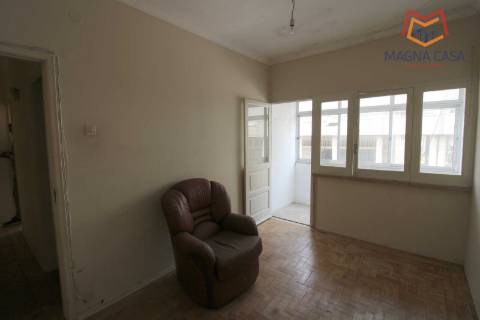 Apartamento T3 para Renovação Total em Rio de Mouro, Sintra