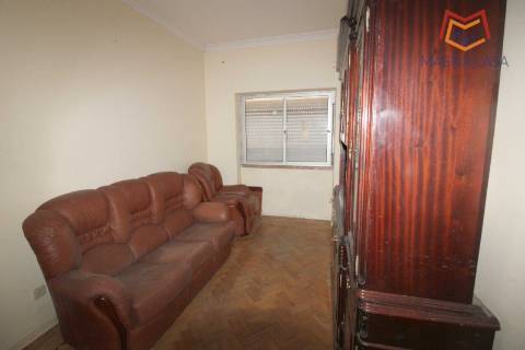 Apartamento T3 para Renovação Total em Rio de Mouro, Sintra