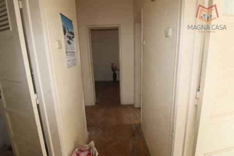 Apartamento T3 para Renovação Total em Rio de Mouro, Sintra