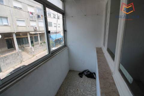 Apartamento T3 para Renovação Total em Rio de Mouro, Sintra