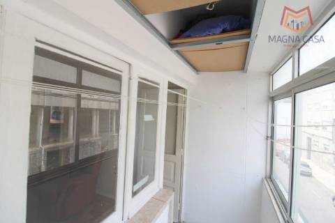 Apartamento T3 para Renovação Total em Rio de Mouro, Sintra