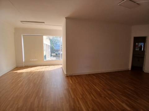 Loja Calçada Carriche, Lumiar, Lisboa