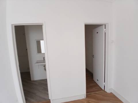 Loja Calçada Carriche, Lumiar, Lisboa