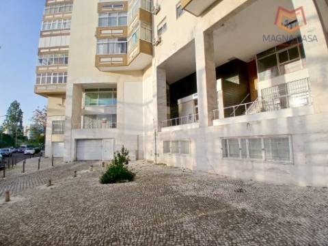 Loja Calçada Carriche, Lumiar, Lisboa