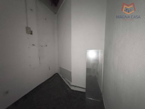 Loja no Centro Comercial das Palmeiras em Oeiras. Oportunidade Única