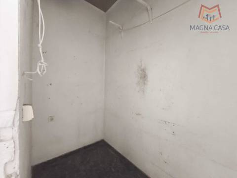 Loja no Centro Comercial das Palmeiras em Oeiras. Oportunidade Única