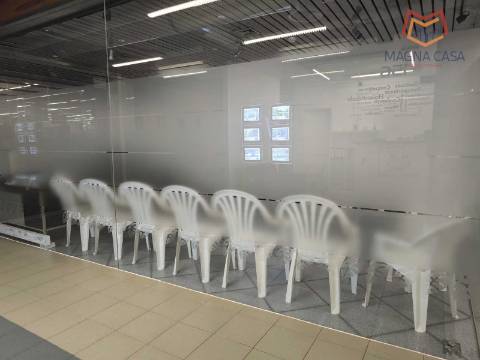 Loja no Centro Comercial das Palmeiras em Oeiras. Oportunidade Única