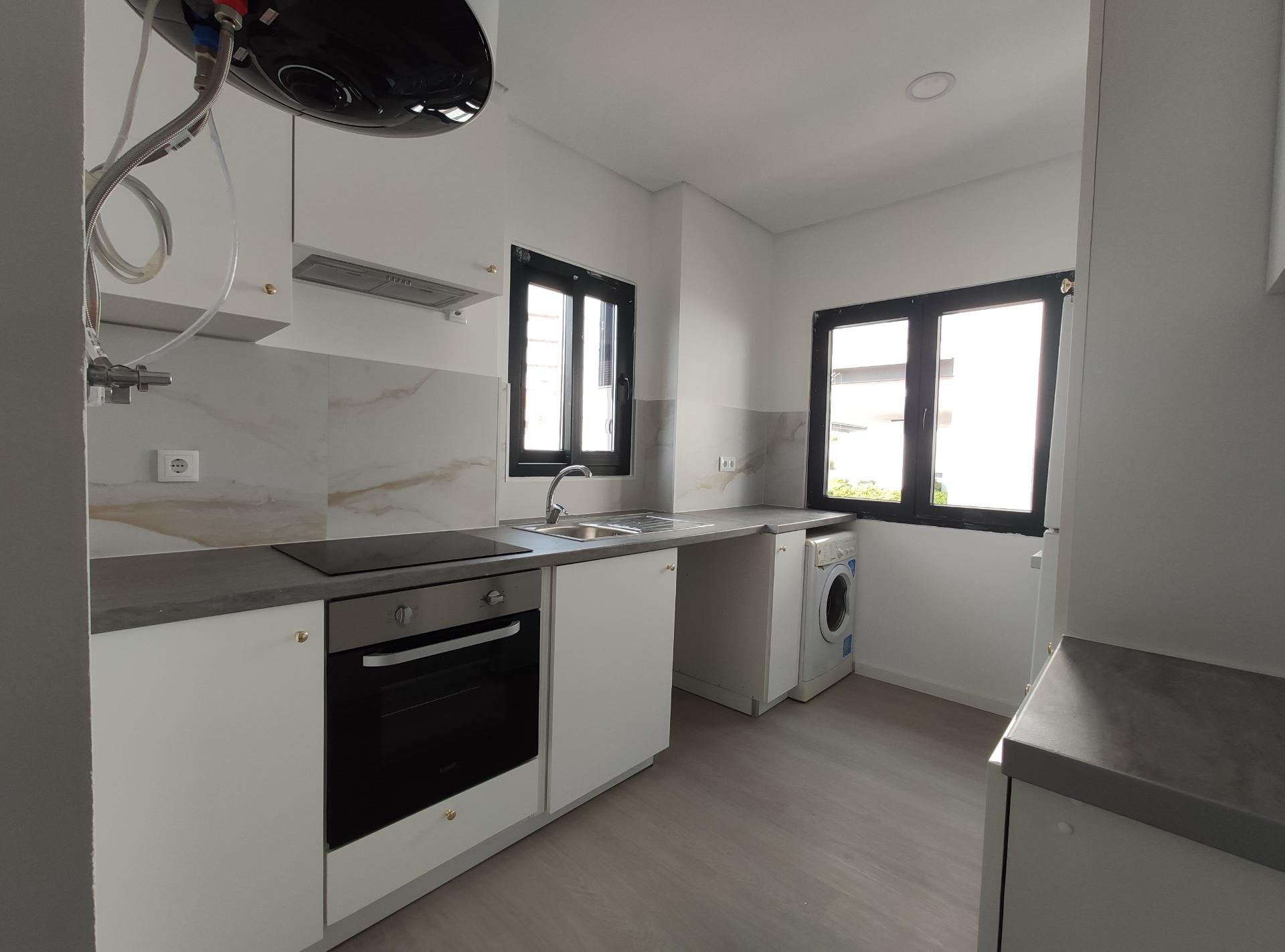 APARTAMENTO T2 (3 ASSOALHADAS) PARA ARRENDAMENTO EM PAÇO DE ARCOS, OEIRAS.