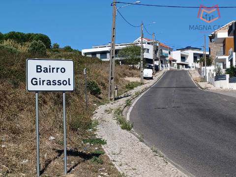 Terreno Urbano com Excelente Potencial de Valorização - Bairro Tranquilo e Familiar, Ramada - Odivelas