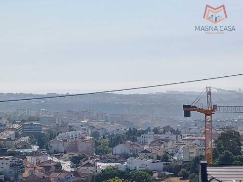 Terreno Urbano com Excelente Potencial de Valorização - Bairro Tranquilo e Familiar, Ramada - Odivelas