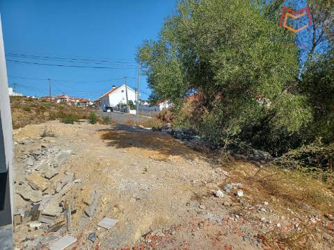 Terreno Urbano com Excelente Potencial de Valorização - Bairro Tranquilo e Familiar, Ramada - Odivelas