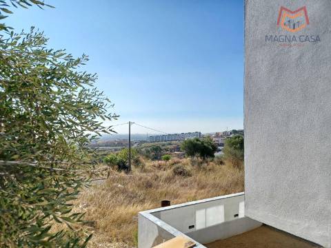Terreno Urbano com Excelente Potencial de Valorização - Bairro Tranquilo e Familiar, Ramada - Odivelas
