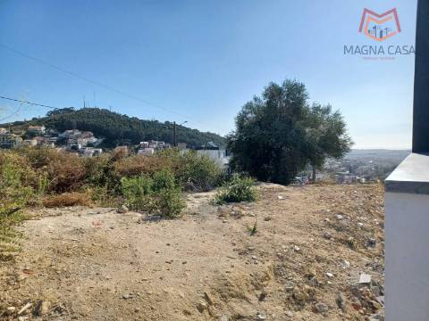 Terreno Urbano com Excelente Potencial de Valorização - Bairro Tranquilo e Familiar, Ramada - Odivelas