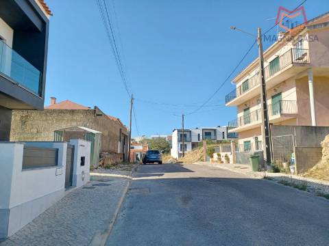 Terreno Urbano com Excelente Potencial de Valorização - Bairro Tranquilo e Familiar, Ramada - Odivelas