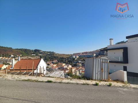 Terreno Urbano com Excelente Potencial de Valorização - Bairro Tranquilo e Familiar, Ramada - Odivelas