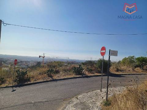 Terreno Urbano com Excelente Potencial de Valorização - Bairro Tranquilo e Familiar, Ramada - Odivelas