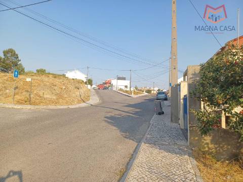 Terreno Urbano com Excelente Potencial de Valorização - Bairro Tranquilo e Familiar, Ramada - Odivelas