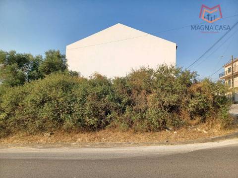 Terreno Urbano com Excelente Potencial de Valorização - Bairro Tranquilo e Familiar, Ramada - Odivelas
