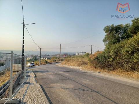 Terreno Urbano com Excelente Potencial de Valorização - Bairro Tranquilo e Familiar, Ramada - Odivelas