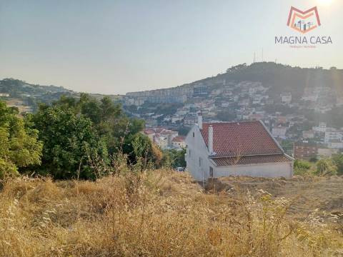 Terreno Urbano com Excelente Potencial de Valorização - Bairro Tranquilo e Familiar, Ramada - Odivelas