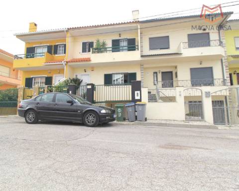 Moradia T4 (3+1) para venda em Corroios - Seixal - Setúbal