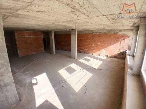 loja Comercial, Camarate, Loures