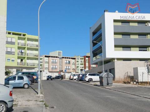 loja Comercial, Camarate, Loures