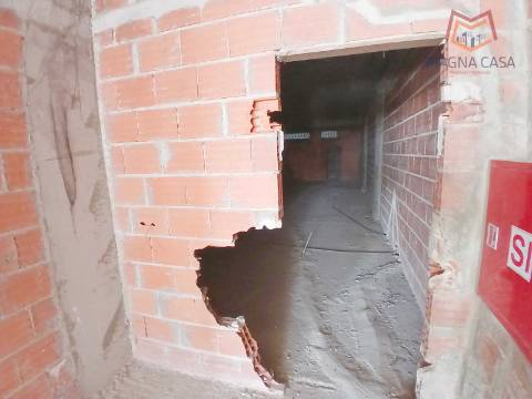 loja Comercial, Camarate, Loures