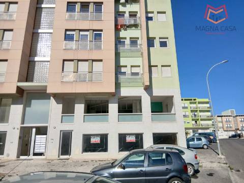 loja Comercial, Camarate, Loures