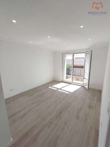 Apartamento T2, a estrear, todo remodelado, para venda em São João da Talha - Loures - Lisboa