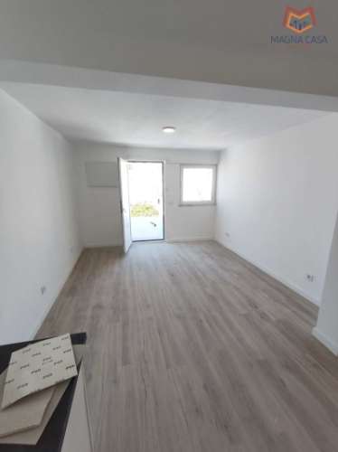 Apartamento T2, a estrear, todo remodelado, para venda em São João da Talha - Loures - Lisboa