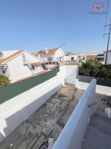 Apartamento T2, a estrear, todo remodelado, para venda em São João da Talha - Loures - Lisboa