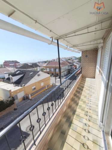 Apartamento T2, a estrear, todo remodelado, para venda em São João da Talha - Loures - Lisboa