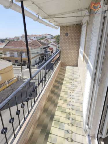 Apartamento T2, a estrear, todo remodelado, para venda em São João da Talha - Loures - Lisboa