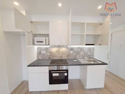 Apartamento T3, remodelado para venda em Agualva Cacém (junto ao Comboio) - Sintra - Lisboa