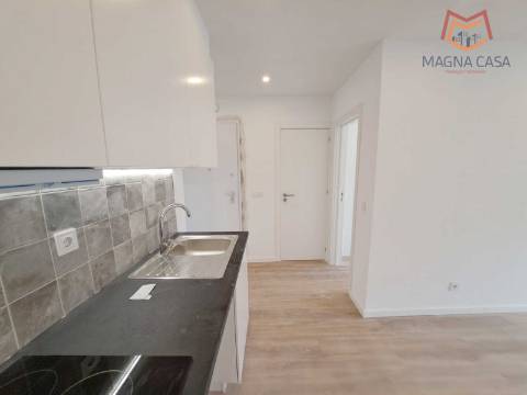 Apartamento T3, remodelado para venda em Agualva Cacém (junto ao Comboio) - Sintra - Lisboa