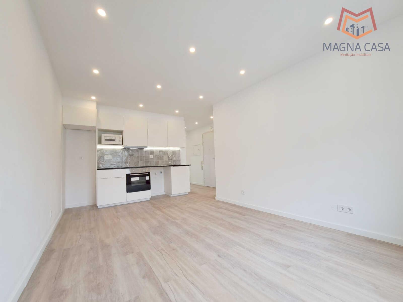 Apartamento T3, remodelado para venda em Agualva Cacém (junto ao Comboio) - Sintra - Lisboa