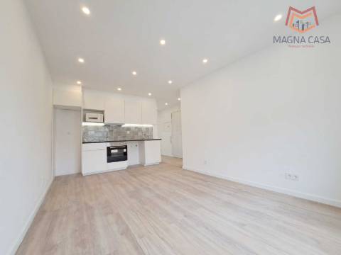 Apartamento T3, remodelado para venda em Agualva Cacém (junto ao Comboio) - Sintra - Lisboa