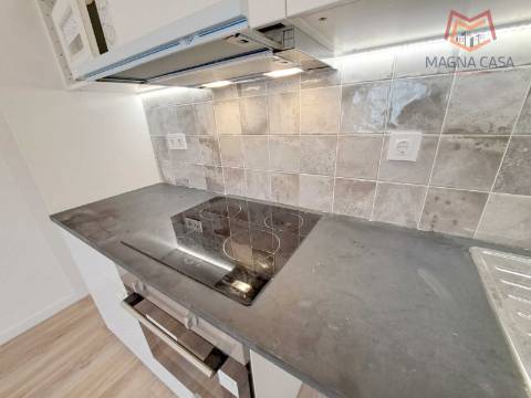 Apartamento T3, remodelado para venda em Agualva Cacém (junto ao Comboio) - Sintra - Lisboa