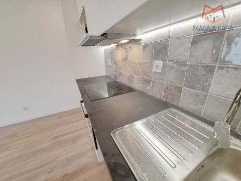 Apartamento T3, remodelado para venda em Agualva Cacém (junto ao Comboio) - Sintra - Lisboa
