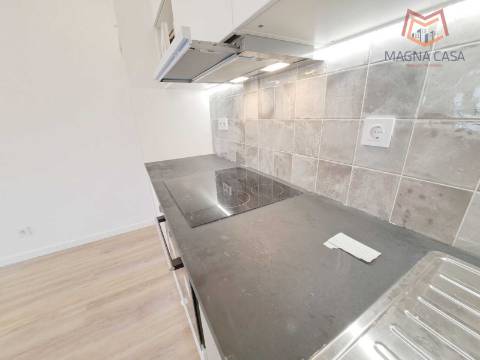 Apartamento T3, remodelado para venda em Agualva Cacém (junto ao Comboio) - Sintra - Lisboa