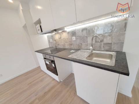 Apartamento T3, remodelado para venda em Agualva Cacém (junto ao Comboio) - Sintra - Lisboa