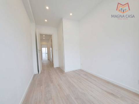 Apartamento T3, remodelado para venda em Agualva Cacém (junto ao Comboio) - Sintra - Lisboa