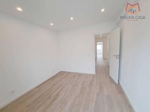 Apartamento T3, remodelado para venda em Agualva Cacém (junto ao Comboio) - Sintra - Lisboa