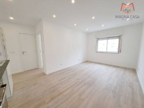 Apartamento T3, remodelado para venda em Agualva Cacém (junto ao Comboio) - Sintra - Lisboa